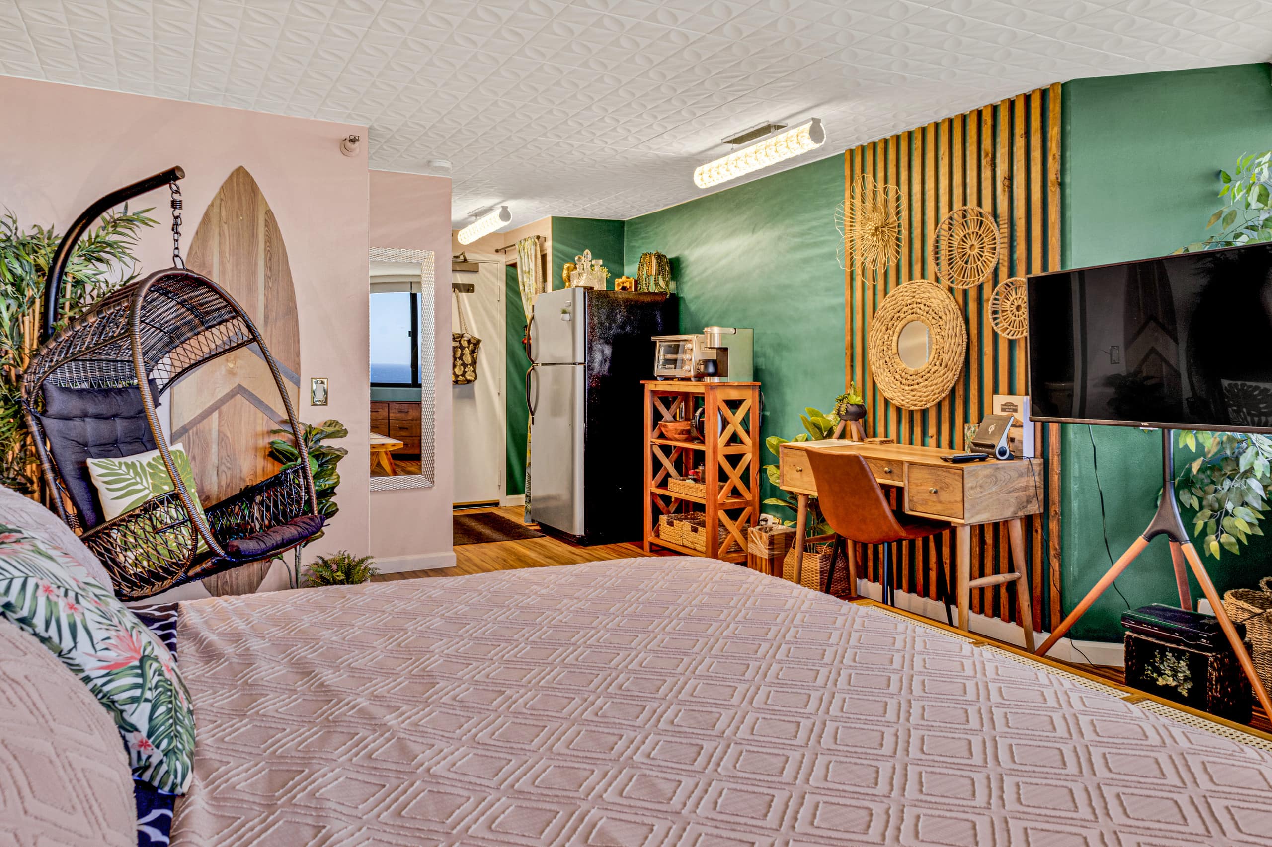 Condo in Honolulu · ★4.6 · 1 bedroom · 1 bed · 1 private bath - Image 16
