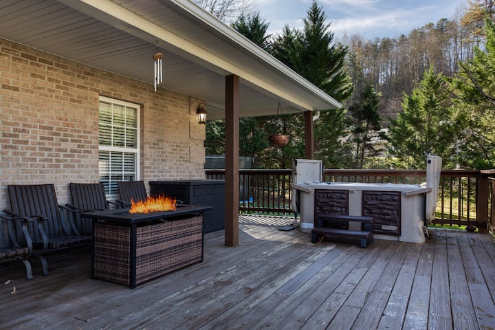 Hot Tub/spacious/near Dwtn Gat - Gatlinburg, TN