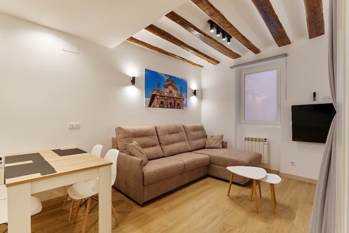 Linda Apartment With Views Of Pamplona's Old Town - パンプローナ