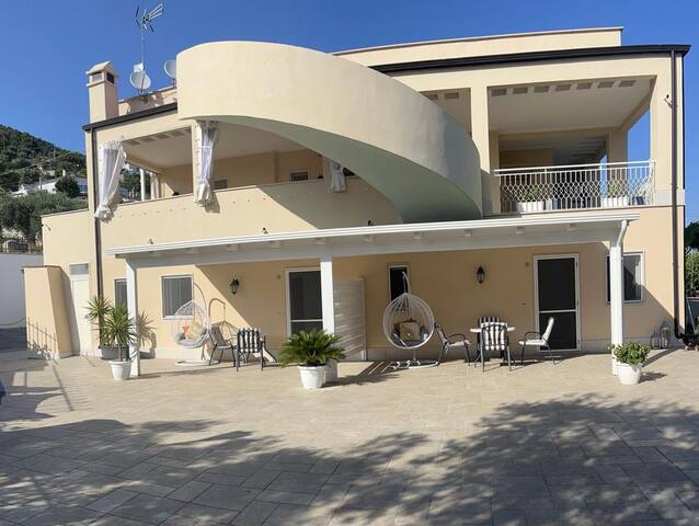 Elegante Appartamento Sul Gargano con Vista Mare