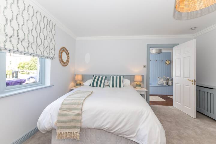 Large Georgian House @ Malahide Beach gallery image 4