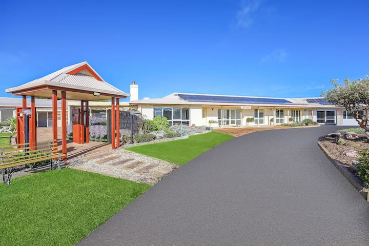 Logans Beach Apartments – The Beach House