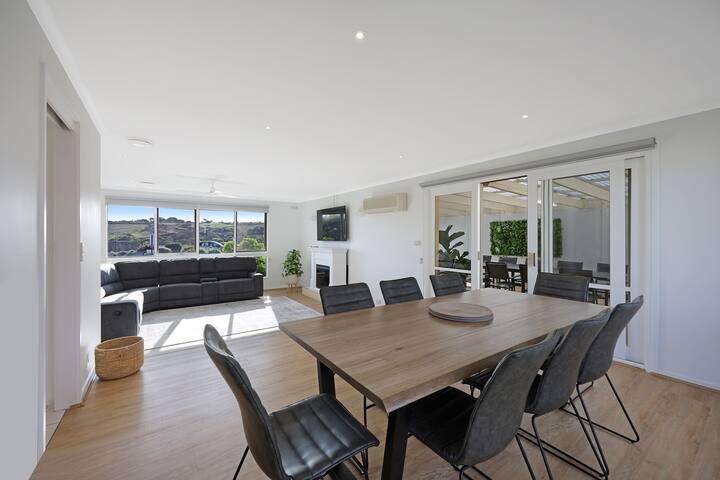Logans Beach Apartments – The Beach House gallery image 2