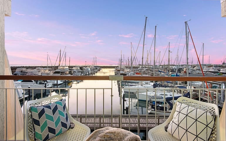 Waterfront Escape on Fishermans Wharf w Ocean View