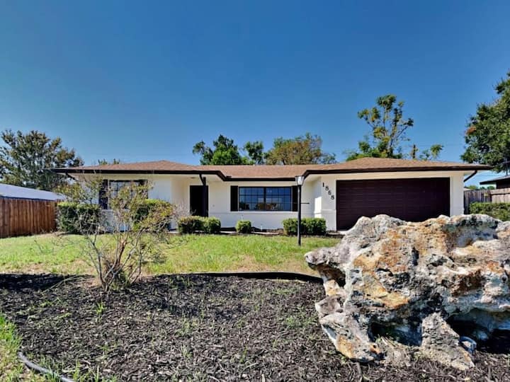 Charming Home W/ Modern Updates - Deltona, FL