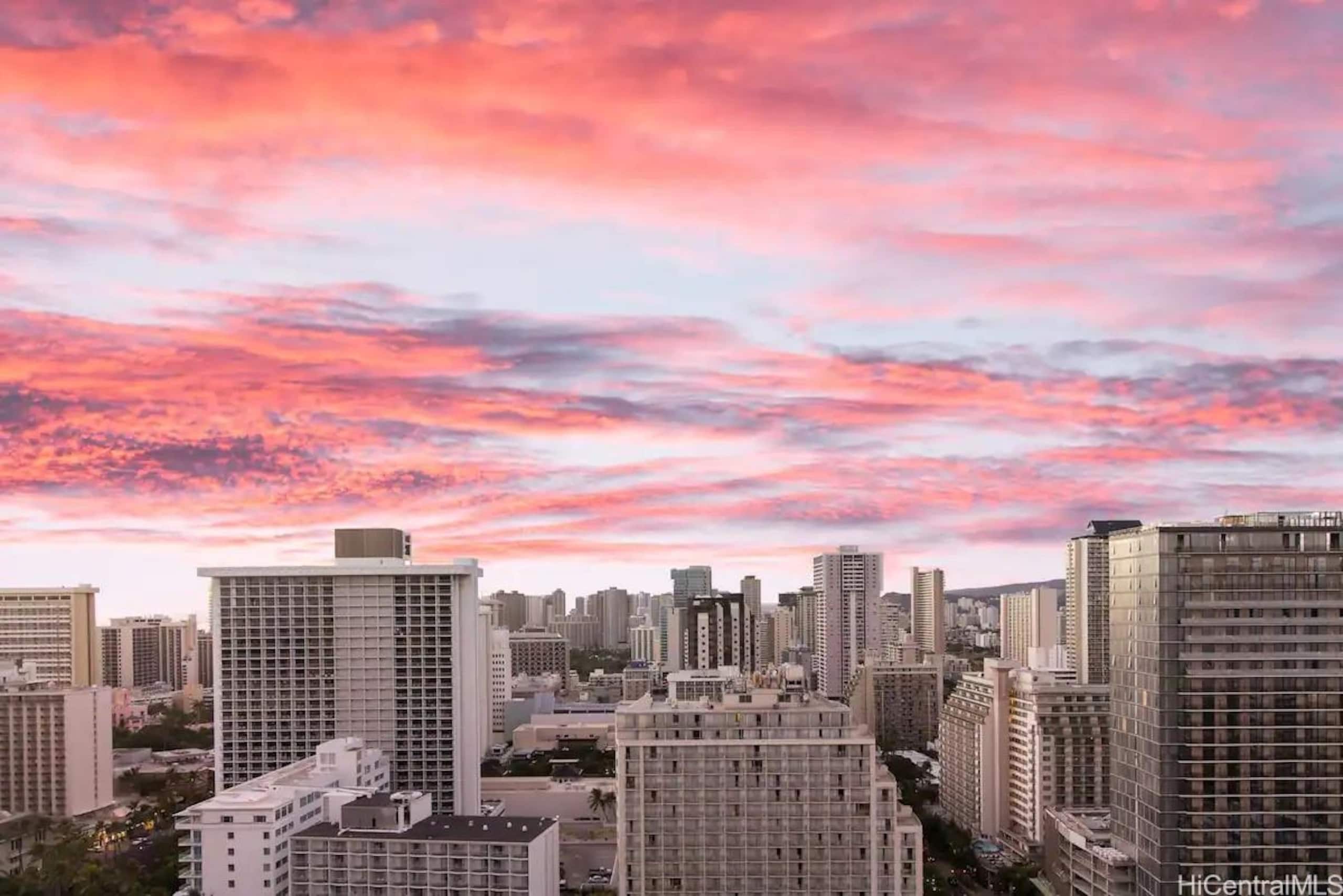 Condo in Honolulu · ★4.93 · Studio · 1 bed · 1 private bath - Image 25