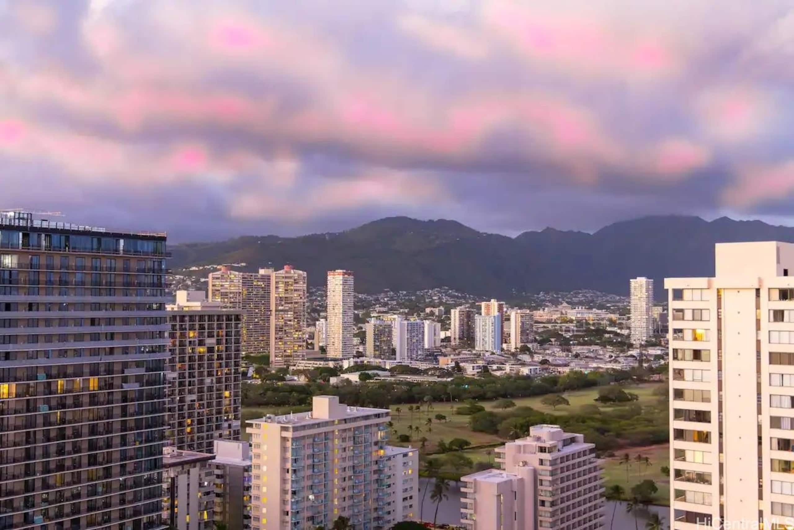 Condo in Honolulu · ★4.93 · Studio · 1 bed · 1 private bath - Image 26