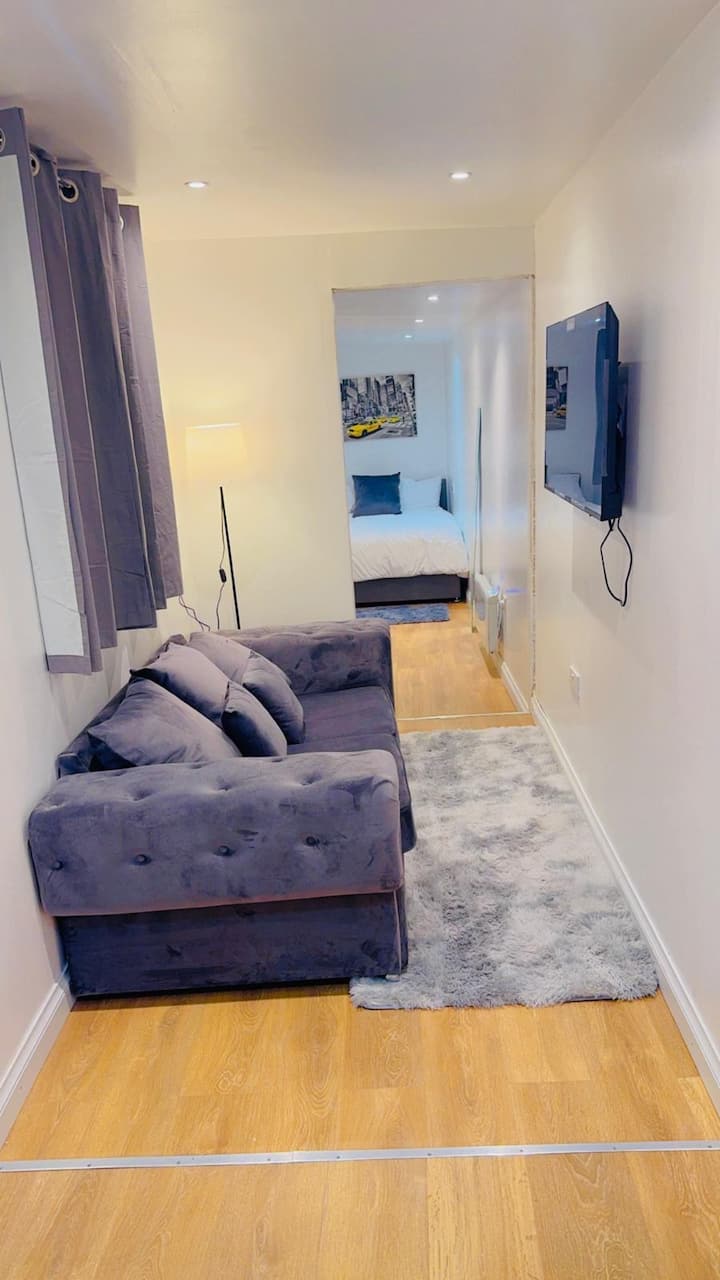 “Modern Comfort | 2 Smart Tvs + Large Garden” - Brentwood