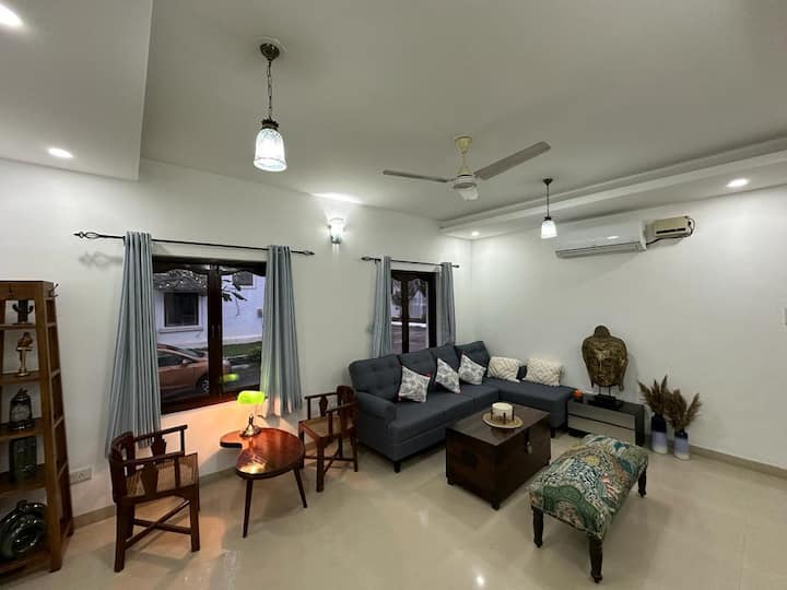 Living room image 2
