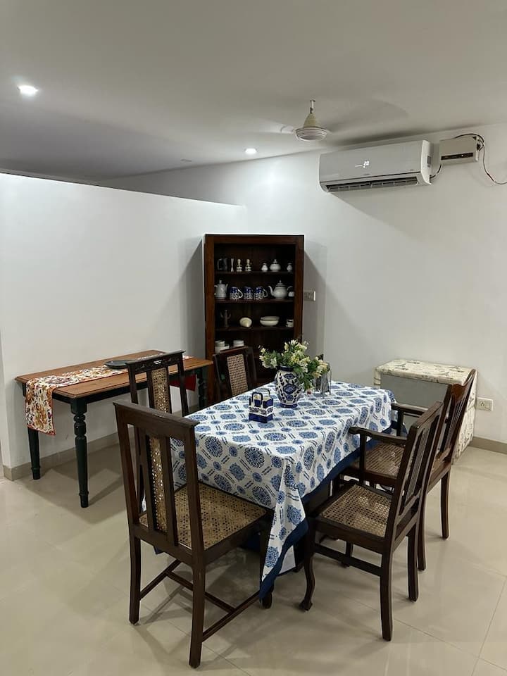 Dining area image 1