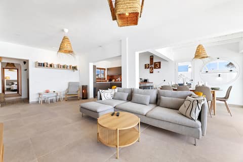 Top Airbnb: Villa Colomba, sea view, mountain in Yaiza