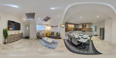 Spacious 5B Sunderland Home for Groups & Families