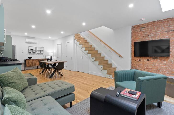 Chic 2BR Top-Floor Retreat w/Rooftop Near Subway