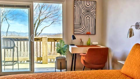Popular Airbnb listing: Walk to Lift | Long Views | FP | WD | Stm Shower in Boone