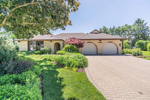 Cozy Schaumburg 5 br/3.5ba w/ bonus rooms/office