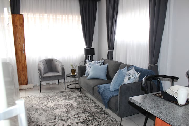 Cozy Stylish 1 Bedroom Apartment - Boksburg
