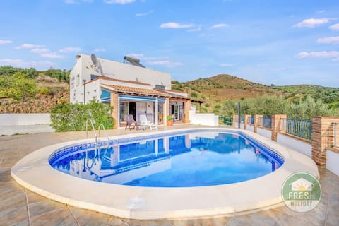 4BR Villa with Panoramic Views & Pool – Sleeps 10