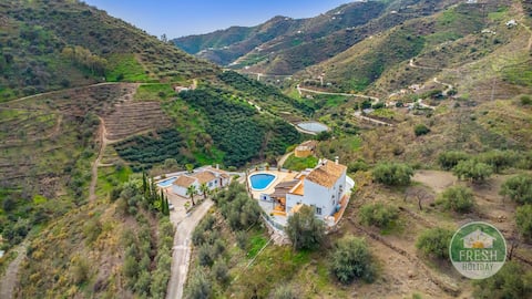 Home of the Light | Private 4-BR Villa & Pool Getaway