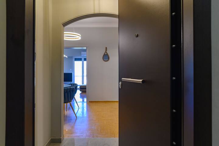 Stunning Acropolis 2 bedroom Opulence gallery image 2