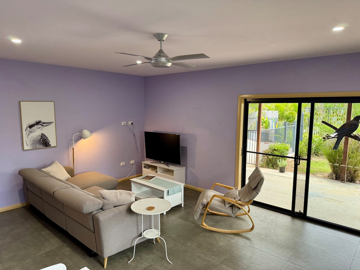 Popular Airbnb listing: Renzo’s Retreat: Coast, Country, and Pet-Friendly in Livingstone Shire