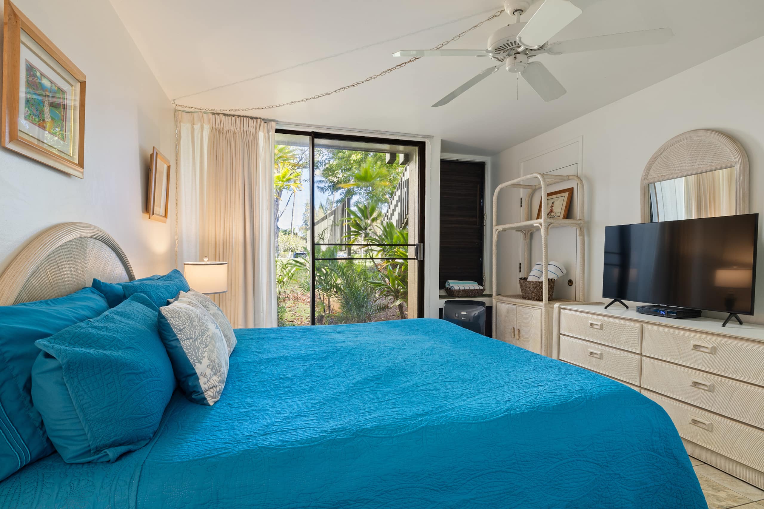 Home in Kahuku · ★4.71 · 1 bedroom · 2 beds · 2 private baths - Image 2