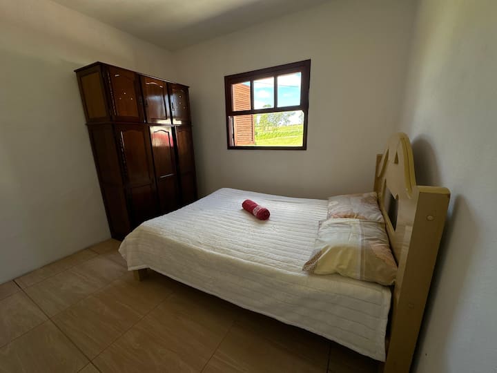 1 dhomë gjumi me krevat dopio plus dyshek shtesë!!