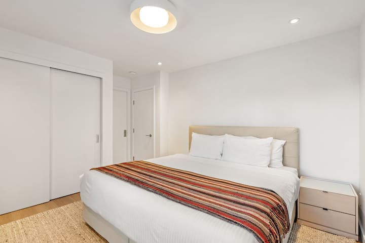Bedroom 2 located on the middle floor has a king bed and plenty of storage space. Ensuite bathroom.