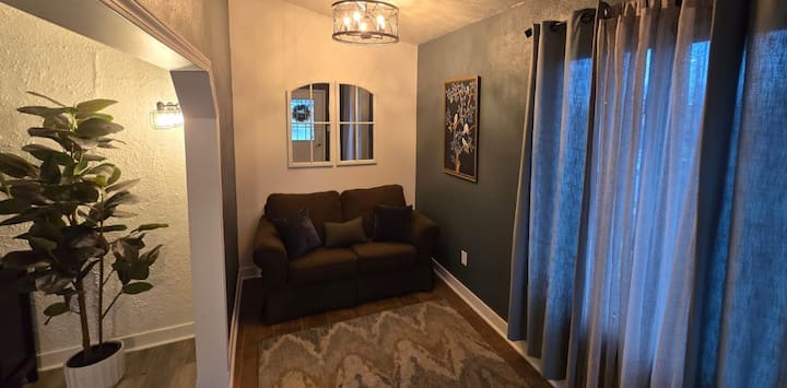 Russ Street Retreat - 10 Minutes From Notre Dame - Mishawaka, IN