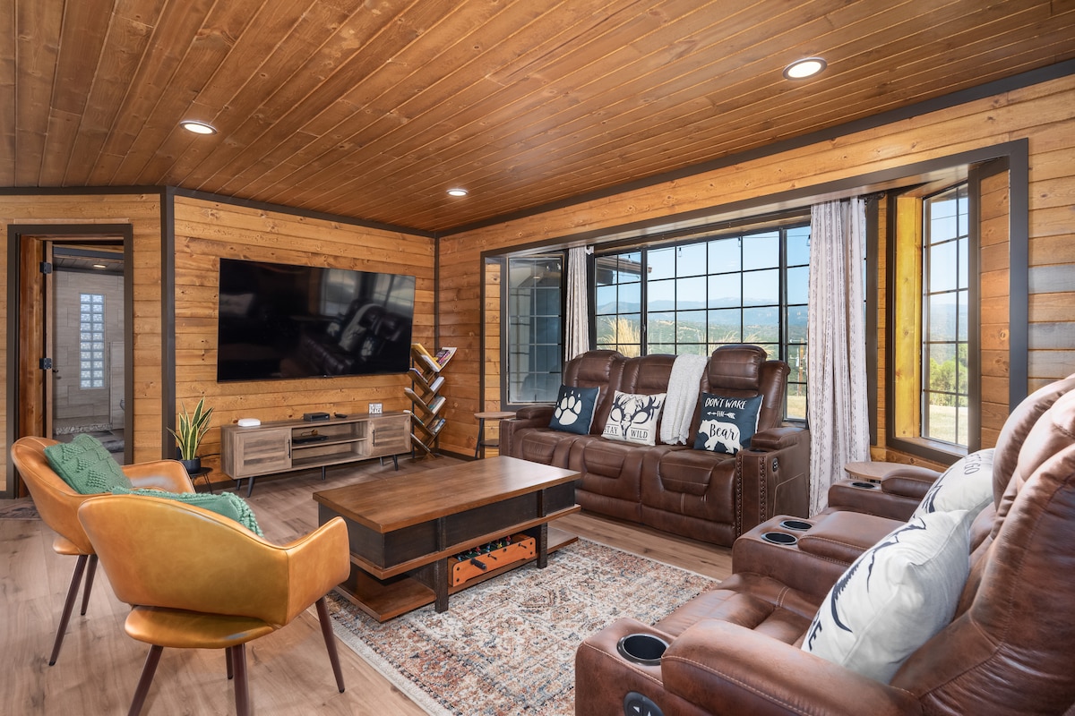 Top performing Airbnb: 240 Views! Hot Tub! Log Cabin! 30 min to Yosemite! in Ahwahnee