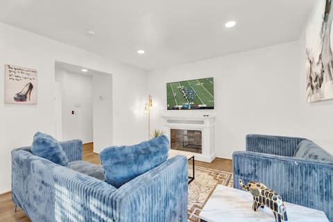 Vamp Balcony Retreat for 5 | Downtown Bham