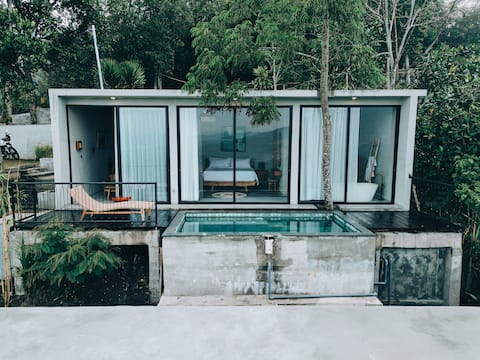 Suite private pool with mountain view