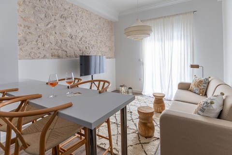 Top Airbnb: Votsala 3 Deluxe & Modern Apartment in Piraeus in Ευαγγελίστρια