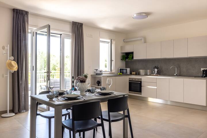 Color Dream Residence – Luxury Suite Black