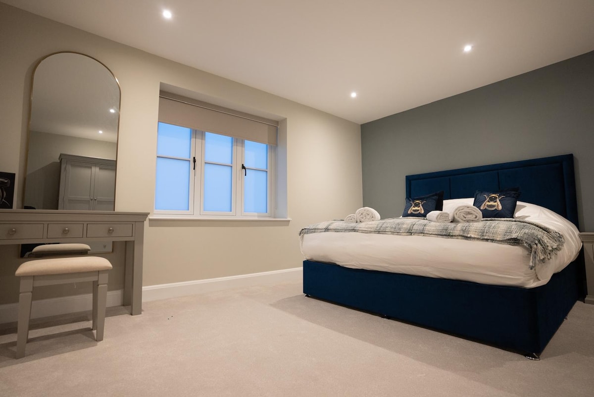 Двор – горна спална соба