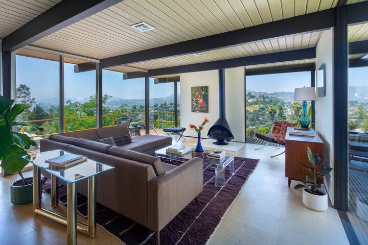 The Milky Way Modern Urban Retreat gallery image 4