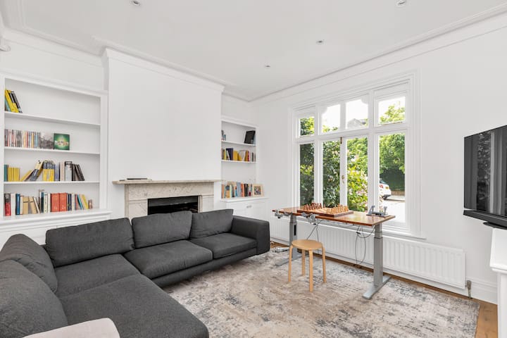 Beautiful 4/5-bedroom House - Thames Ditton