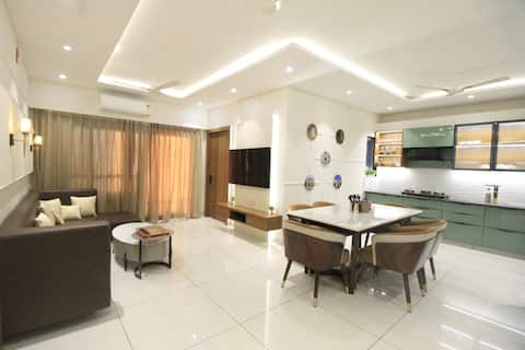 Shivansh - The Corner House 3Bhk with private pool