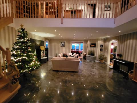 Large Villa with outdoor jacuzzi for 2-20 people. Tjøme.