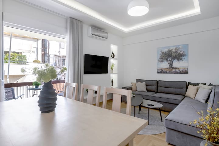 The HostMaster Timeless Elegance