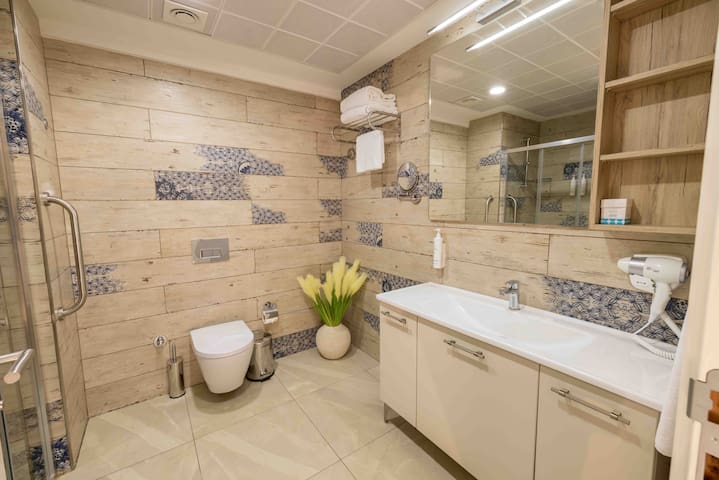 Van 07/ Superior 2+1 Room gallery image 5