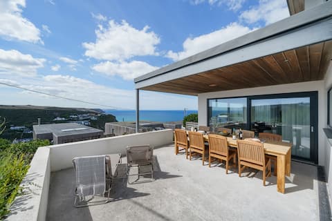 5-bed, amazing sea views over Porthtowan beach