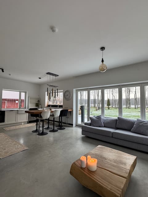 House on the shore of Neitsijärv in Otepää