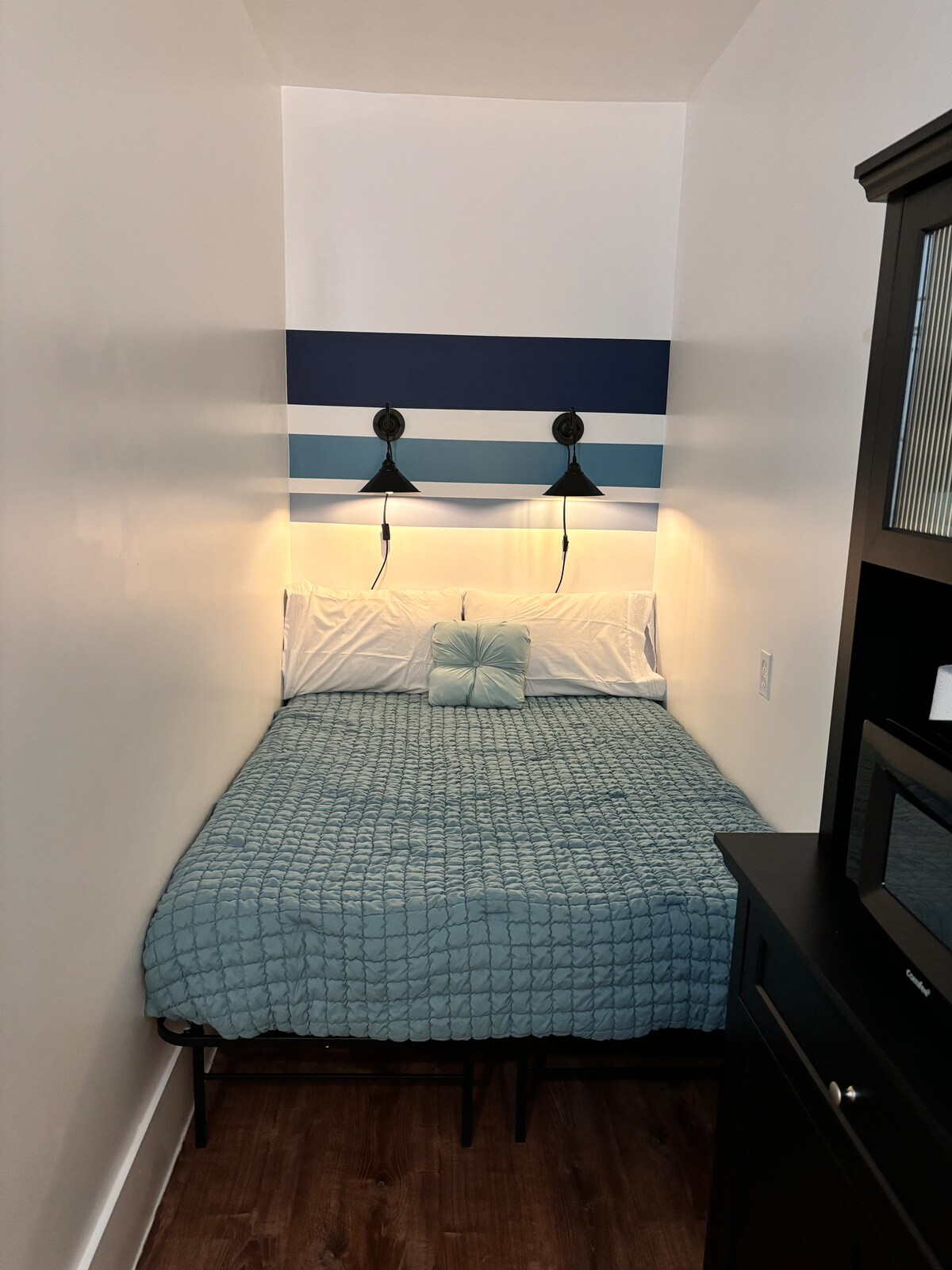 Cozy East/Central Austin Studio