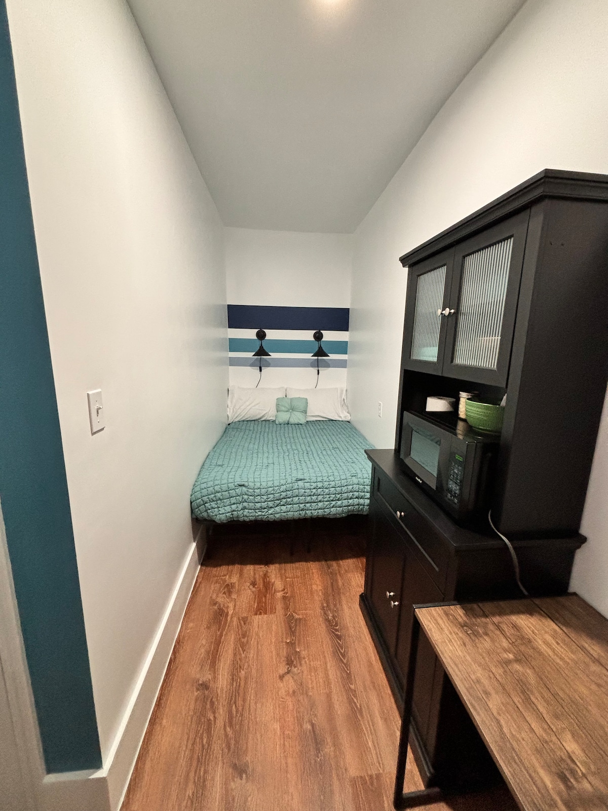 Cozy East/Central Austin Studio