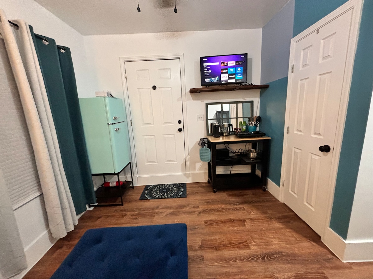 Cozy East/Central Austin Studio