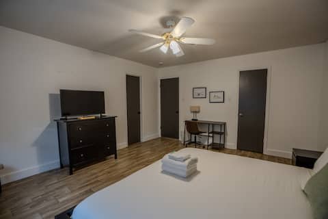 Popular Airbnb listing: La Cantera/Fiesta Texas/UTSA in Huebner/Leon Creeks