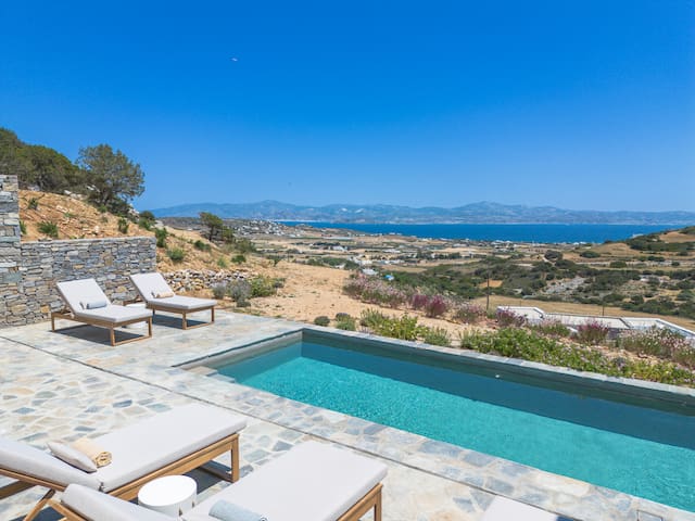 Villa Lefkos Lofos in Paros