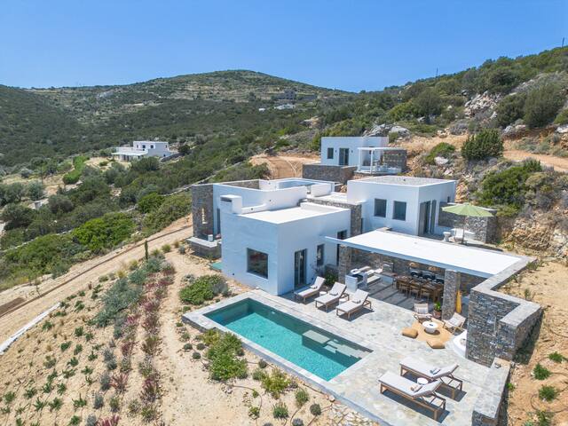Villa Lefkos Lofos in Paros gallery image 2
