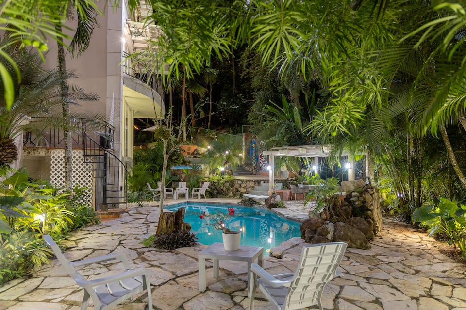 Top-earning Airbnb listing in Ancón, 6 bedrooms