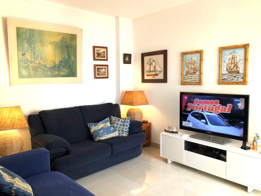 Soggiorno  con divano 2 di 2, con letto